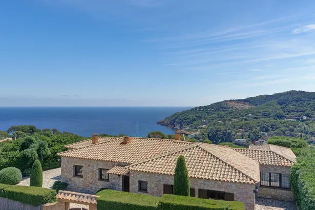 Meravellosa vila de pedra, piscina privada i boniques vistes al mar, a 500 m de la platja de Sa Riera