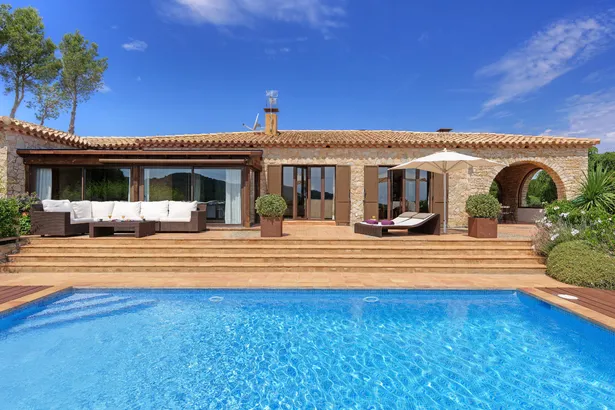 Meravellosa vila de pedra, piscina privada i boniques vistes al mar, a 500 m de la platja de Sa Riera