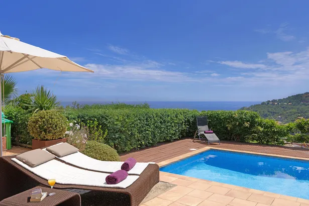 Meravellosa vila de pedra, piscina privada i boniques vistes al mar, a 500 m de la platja de Sa Riera