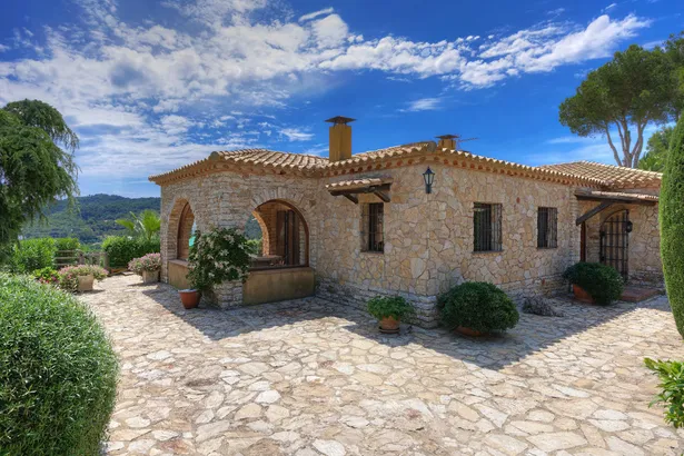 Meravellosa vila de pedra, piscina privada i boniques vistes al mar, a 500 m de la platja de Sa Riera