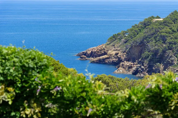 Meravellosa vila de pedra, piscina privada i boniques vistes al mar, a 500 m de la platja de Sa Riera