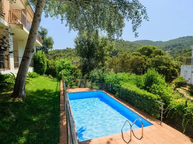 Casa amb llicència turística i piscina privada a 600 m de la platja de Sa Riera