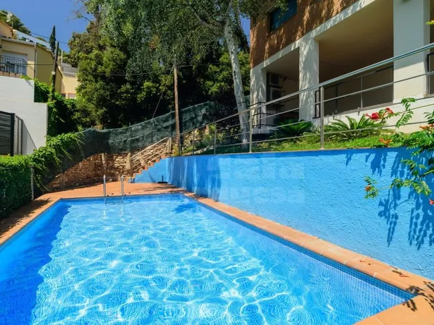 Casa amb llicència turística i piscina privada a 600 m de la platja de Sa Riera