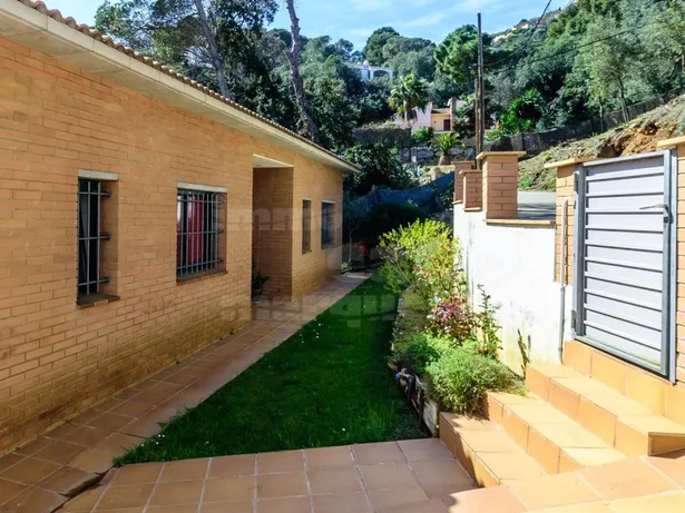 Casa amb llicència turística i piscina privada a 600 m de la platja de Sa Riera