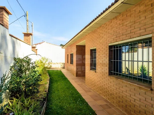 Casa amb llicència turística i piscina privada a 600 m de la platja de Sa Riera