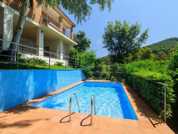 Casa amb llicència turística i piscina privada a 600 m de la platja de Sa Riera