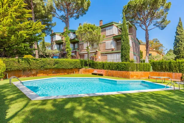Casa  adossada a Llafranc a tan sols 500 metres de la platja
