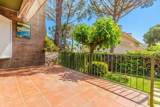 Casa  adossada a Llafranc a tan sols 500 metres de la platja