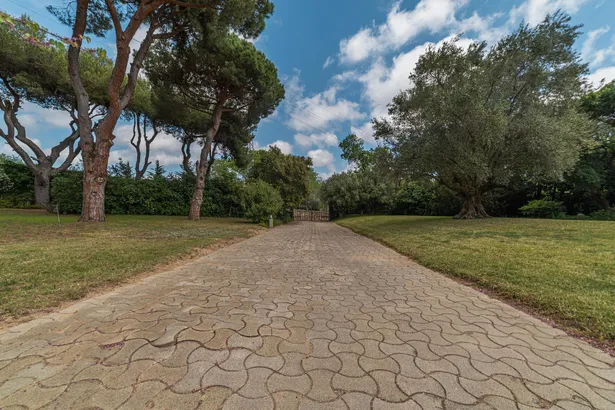 Finca única con más de 7.000 m² de privacidad a un paso de Barcelona