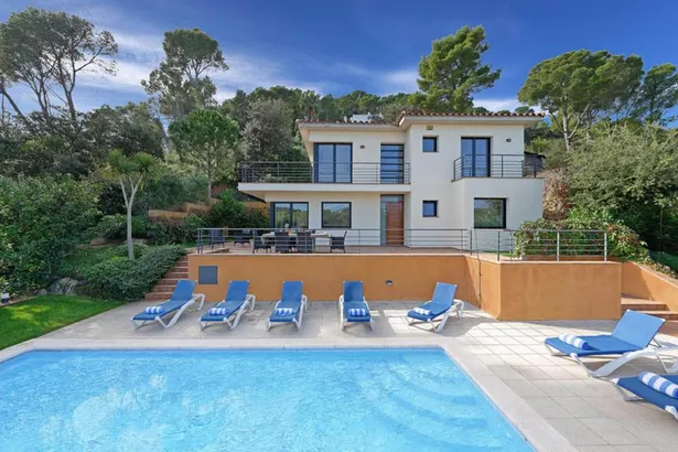 Casa unifamiliar amb vistes al mar a un pas de la platja de Tamariu