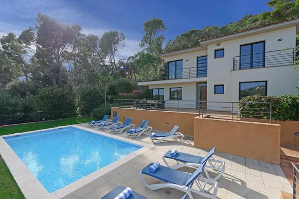 Casa unifamiliar amb vistes al mar a un pas de la platja de Tamariu