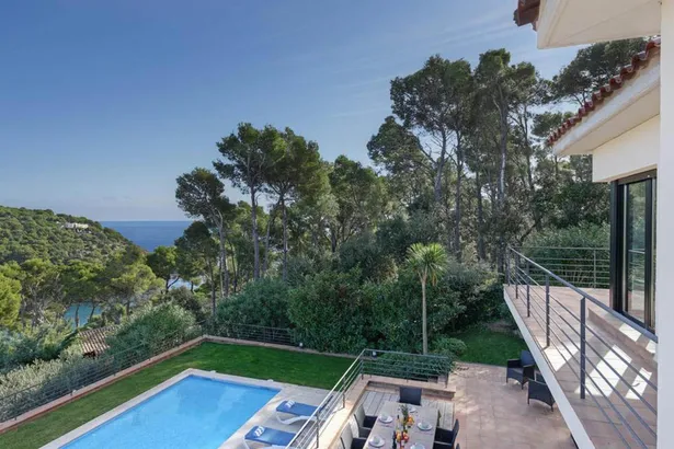 Casa unifamiliar amb vistes al mar a un pas de la platja de Tamariu