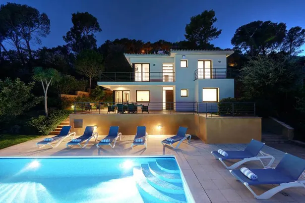 Casa unifamiliar amb vistes al mar a un pas de la platja de Tamariu