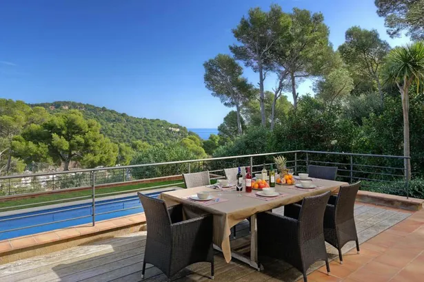 Casa unifamiliar amb vistes al mar a un pas de la platja de Tamariu