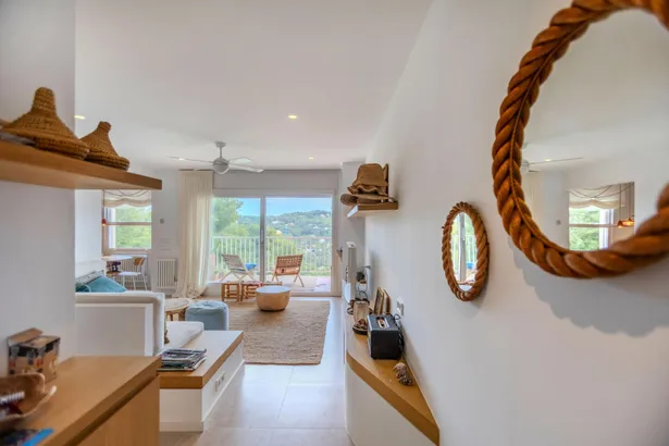 Exclusiva oportunitat a Tamariu — Apartament totalment reformat amb vistes al mar