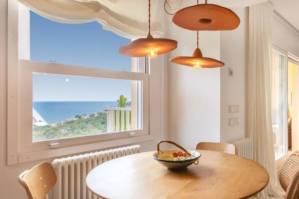 Exclusiva oportunitat a Tamariu — Apartament totalment reformat amb vistes al mar
