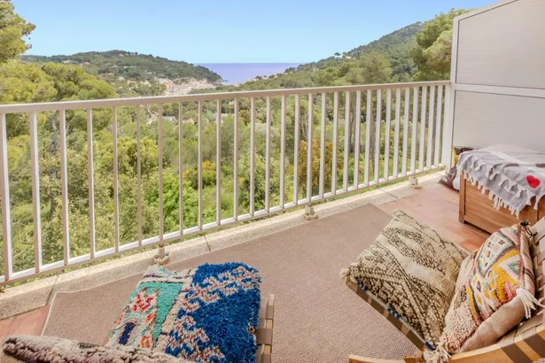 Exclusiva oportunitat a Tamariu — Apartament totalment reformat amb vistes al mar
