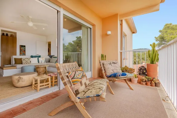 Exclusiva oportunitat a Tamariu — Apartament totalment reformat amb vistes al mar