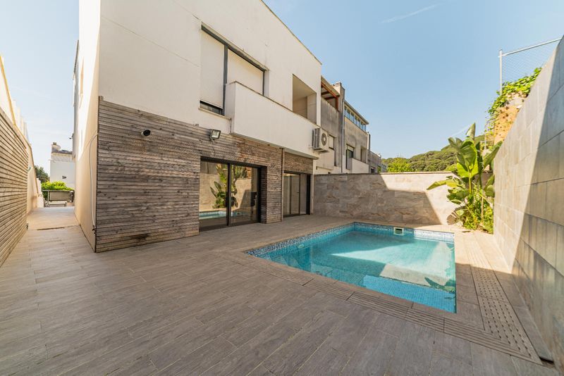 Townhouse for sale Canet De Mar, Barcelona. Ref: 2787. CORREDOR MATÓ