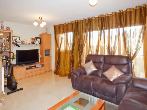 TRIPLEX EN VENTA EN CALELLA.