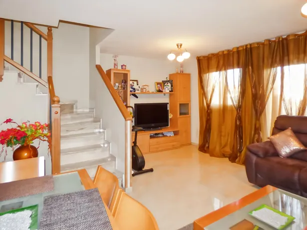 TRIPLEX EN VENTA EN CALELLA.