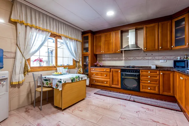 PRECIOSA CASA EN EL CENTRO DE TORDERA !!