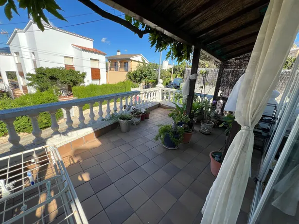 Casa a 4 vientos en la Urb. Les Carolines