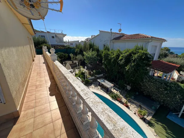 Casa a 4 vientos en la Urb. Les Carolines