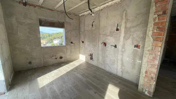 ¡Descubre tu próximo hogar en la encantadora urbanización La Vall en Santa Susanna!