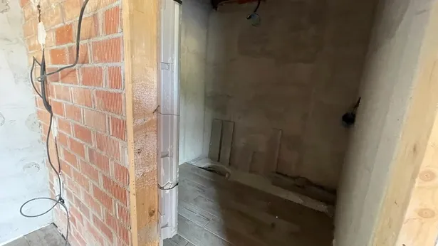 ¡Descubre tu próximo hogar en la encantadora urbanización La Vall en Santa Susanna!