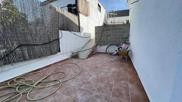 ¡Descubre tu próximo hogar en la encantadora urbanización La Vall en Santa Susanna!