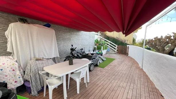 ¡Descubre tu próximo hogar en la encantadora urbanización La Vall en Santa Susanna!