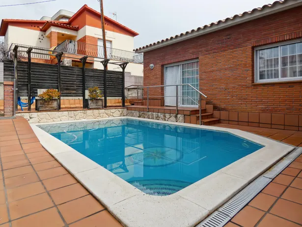 Exclusivo chalet en Premià: lujo, comodidad y ubicación