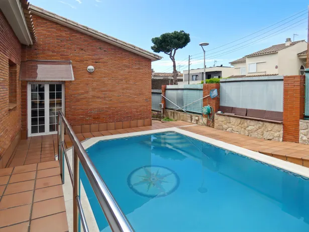 Exclusivo chalet en Premià: lujo, comodidad y ubicación