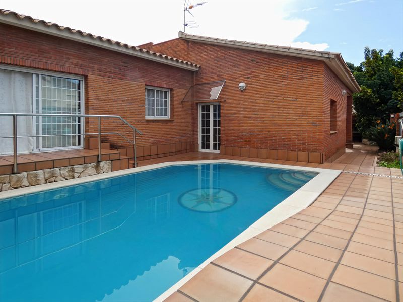 Дом на продажу Premiá de Mar, Barcelona. Ref: 2827. CORREDOR MATÓ