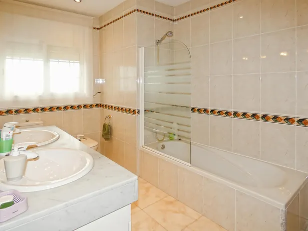 Exclusivo chalet en Premià: lujo, comodidad y ubicación