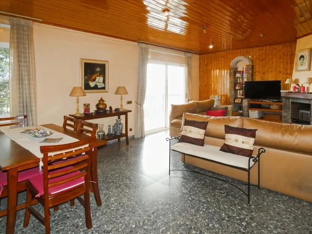 Casa perfecta para dos familias en Argentona. Con amplios espacios, terrazas y terreno para piscina.