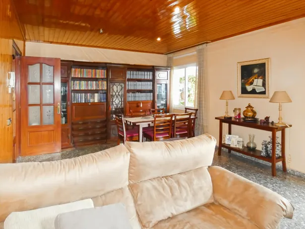 Casa perfecta para dos familias en Argentona. Con amplios espacios, terrazas y terreno para piscina.