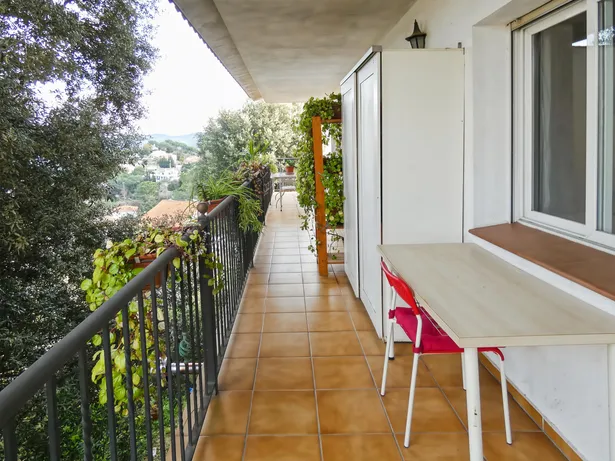 Casa perfecta para dos familias en Argentona. Con amplios espacios, terrazas y terreno para piscina.