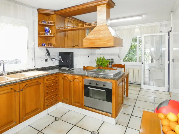 Casa perfecta para dos familias en Argentona. Con amplios espacios, terrazas y terreno para piscina.
