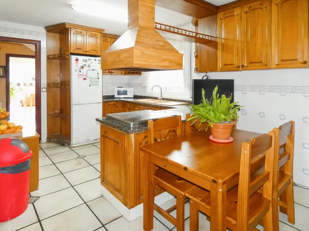 Casa perfecta para dos familias en Argentona. Con amplios espacios, terrazas y terreno para piscina.