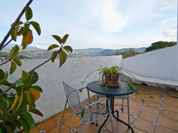 Casa perfecta para dos familias en Argentona. Con amplios espacios, terrazas y terreno para piscina.