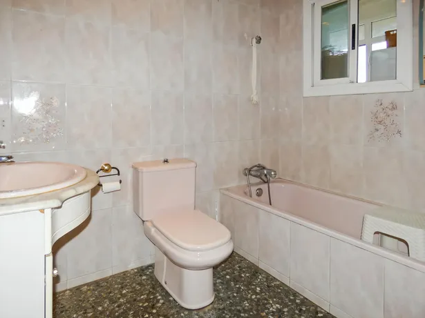 Casa perfecta para dos familias en Argentona. Con amplios espacios, terrazas y terreno para piscina.