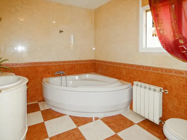 Casa perfecta para dos familias en Argentona. Con amplios espacios, terrazas y terreno para piscina.