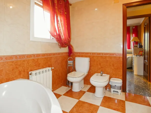 Casa perfecta para dos familias en Argentona. Con amplios espacios, terrazas y terreno para piscina.