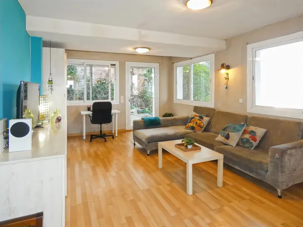 Casa perfecta para dos familias en Argentona. Con amplios espacios, terrazas y terreno para piscina.