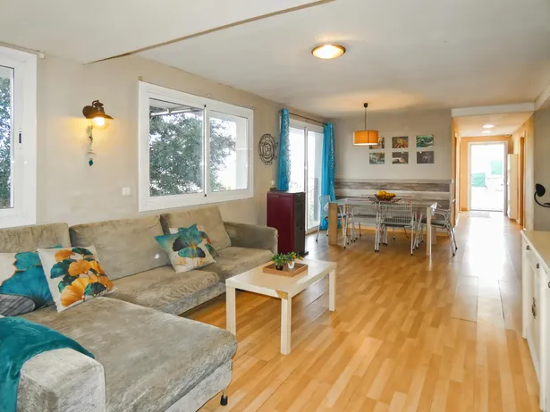 Casa perfecta para dos familias en Argentona. Con amplios espacios, terrazas y terreno para piscina.