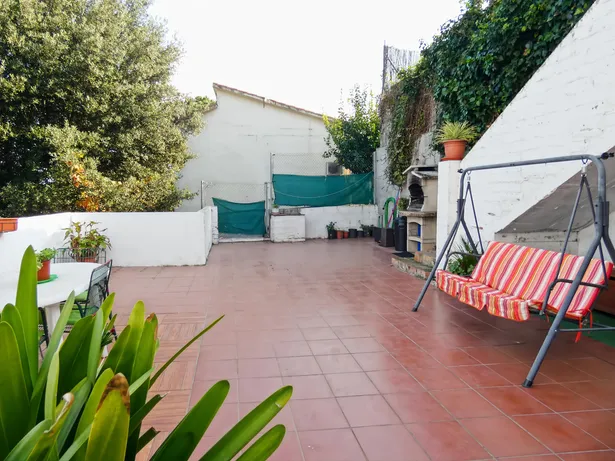 Casa perfecta para dos familias en Argentona. Con amplios espacios, terrazas y terreno para piscina.