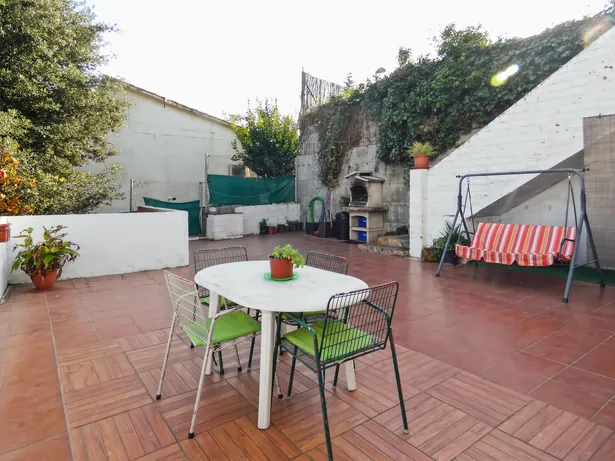 Casa perfecta para dos familias en Argentona. Con amplios espacios, terrazas y terreno para piscina.