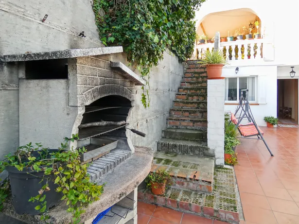 Casa perfecta para dos familias en Argentona. Con amplios espacios, terrazas y terreno para piscina.